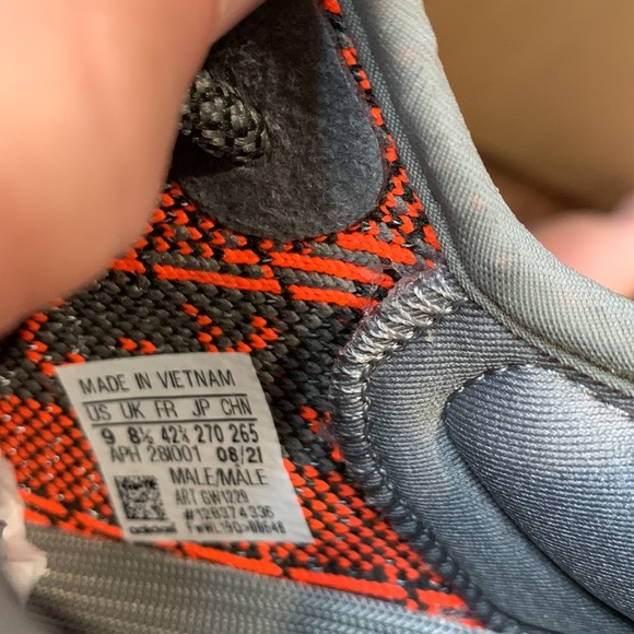 NWT Yeezy Boost 350 - Picture 5 of 5